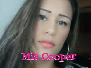 Mia_Cooper