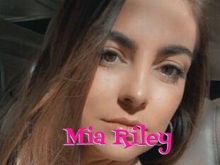 Mia_Riley