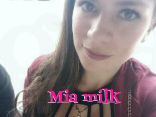 Mia_milk